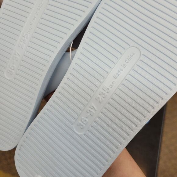 Brand New Sanrio Cinnamoroll Blue Heart Slippers Size: US 7 - Picture 8 of 10